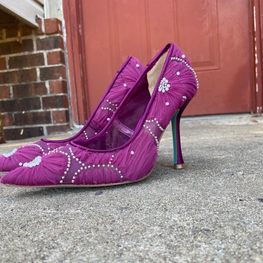 Betsey Johnson ROXIE Magenta Purple Floral Beaded Mesh Pumps Heels Size 7.5M - Picture 3 of 6